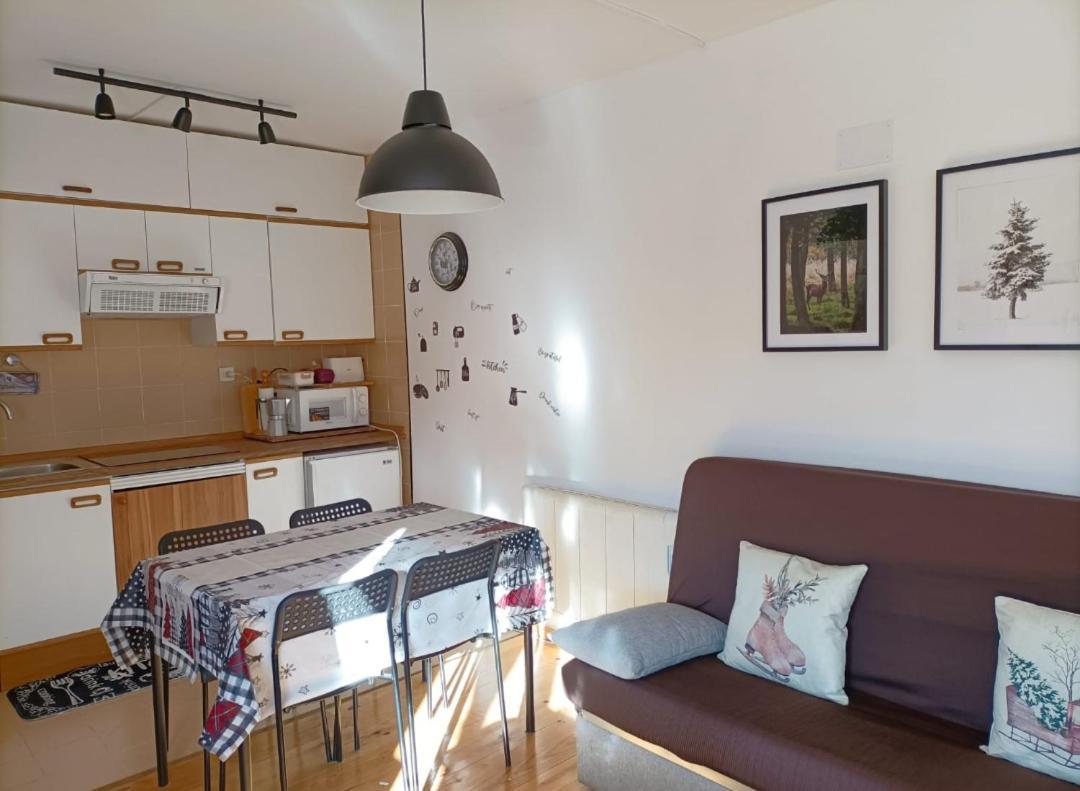 Villanúa Apartamento Los Pajaritos מראה חיצוני תמונה